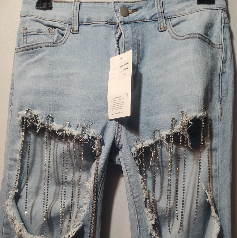 Hot and Delicious Designer Distressed Jeans SZ MED 27.5X27 NWT